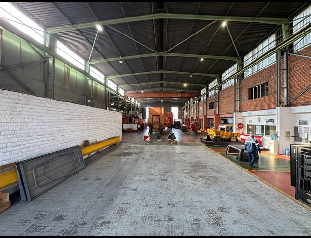 3,071M² WAREHOUSE FOR SALE IN STORMILL